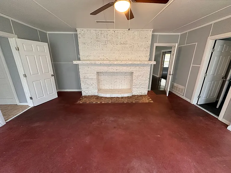 211 W Holland St — Photo 5