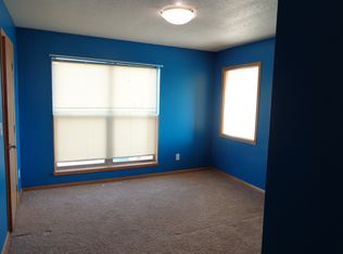806 37th Ave S APT 1, Moorhead, MN 56560