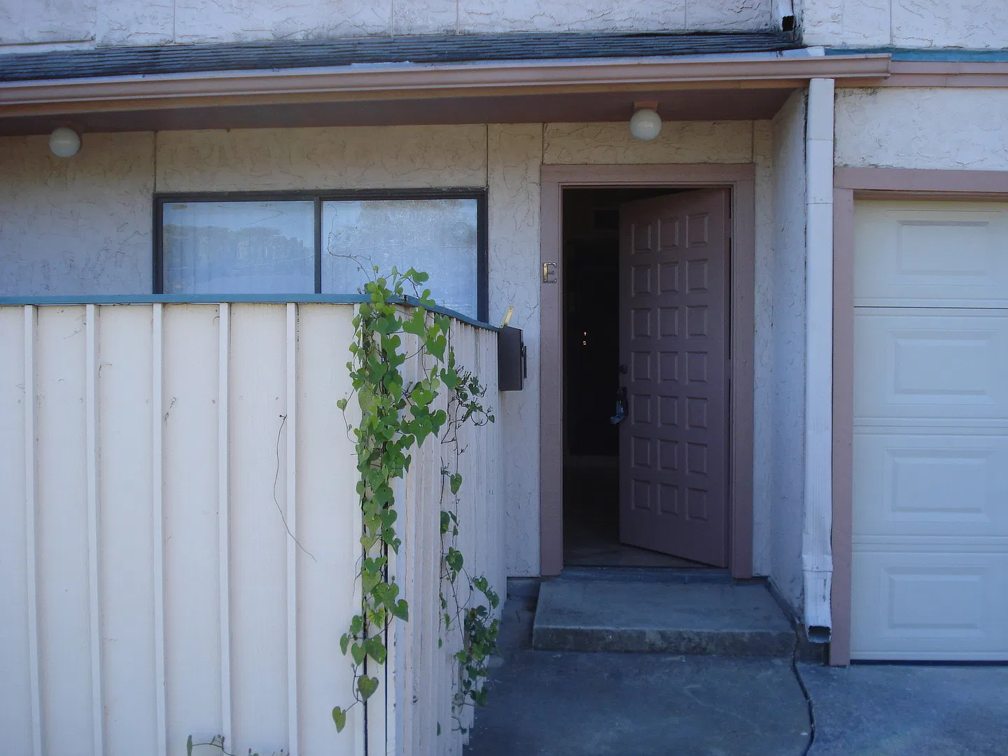 2725 Santa Fe Unit E - 2/Bed 2.5/Bath - $1350/month — Photo 2