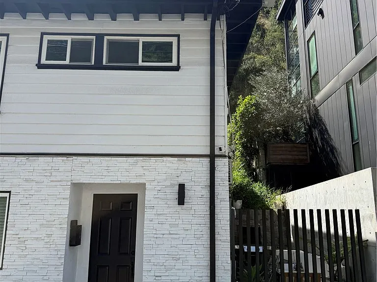 1303 N Beverly Glen Blvd — Photo 20