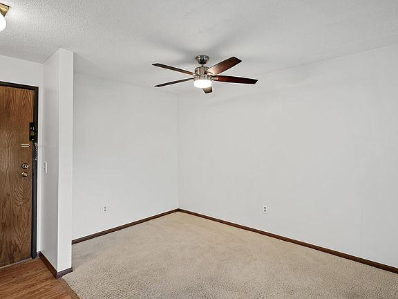 3rd image of 1000 41st Ave NE APT 203