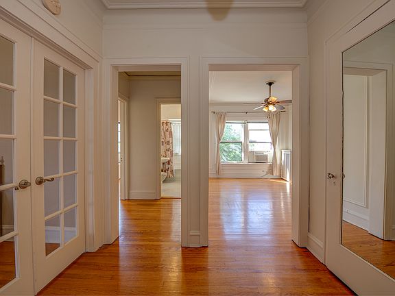3rd image of 838 Hinman Ave APT 3
