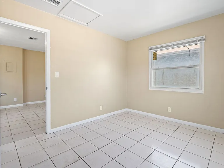 1022 NW 6th Ave — Photo 14