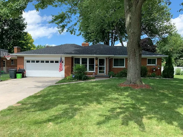 628 Cloverlawn Dr, East China, MI 48054