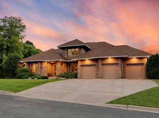 15300 Timber Ridge Dr, Burnsville, MN 55306