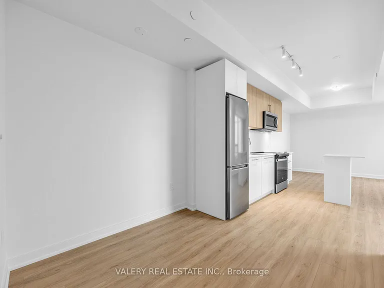 500 Plains Rd E #Penthouse 01 — Photo 9