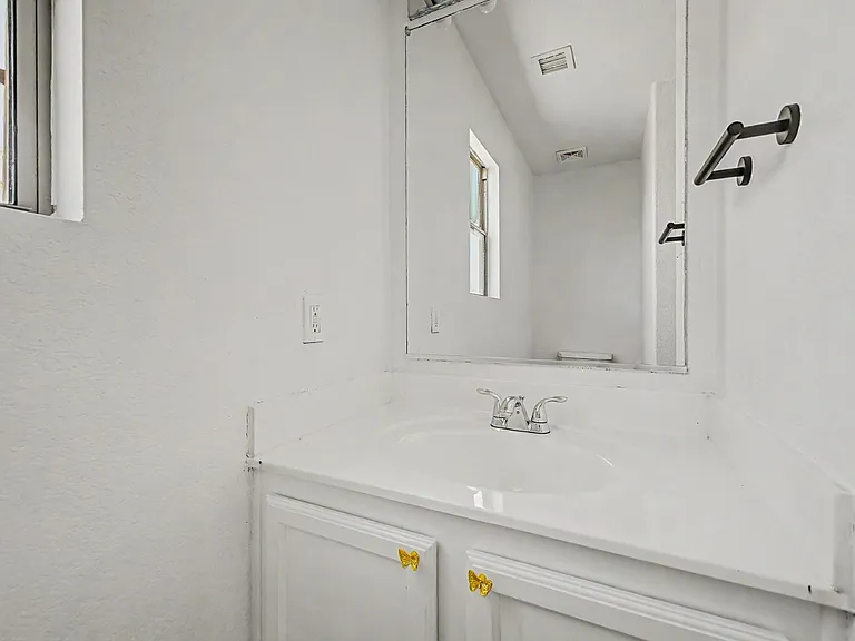 559 W Viola St — Photo 20