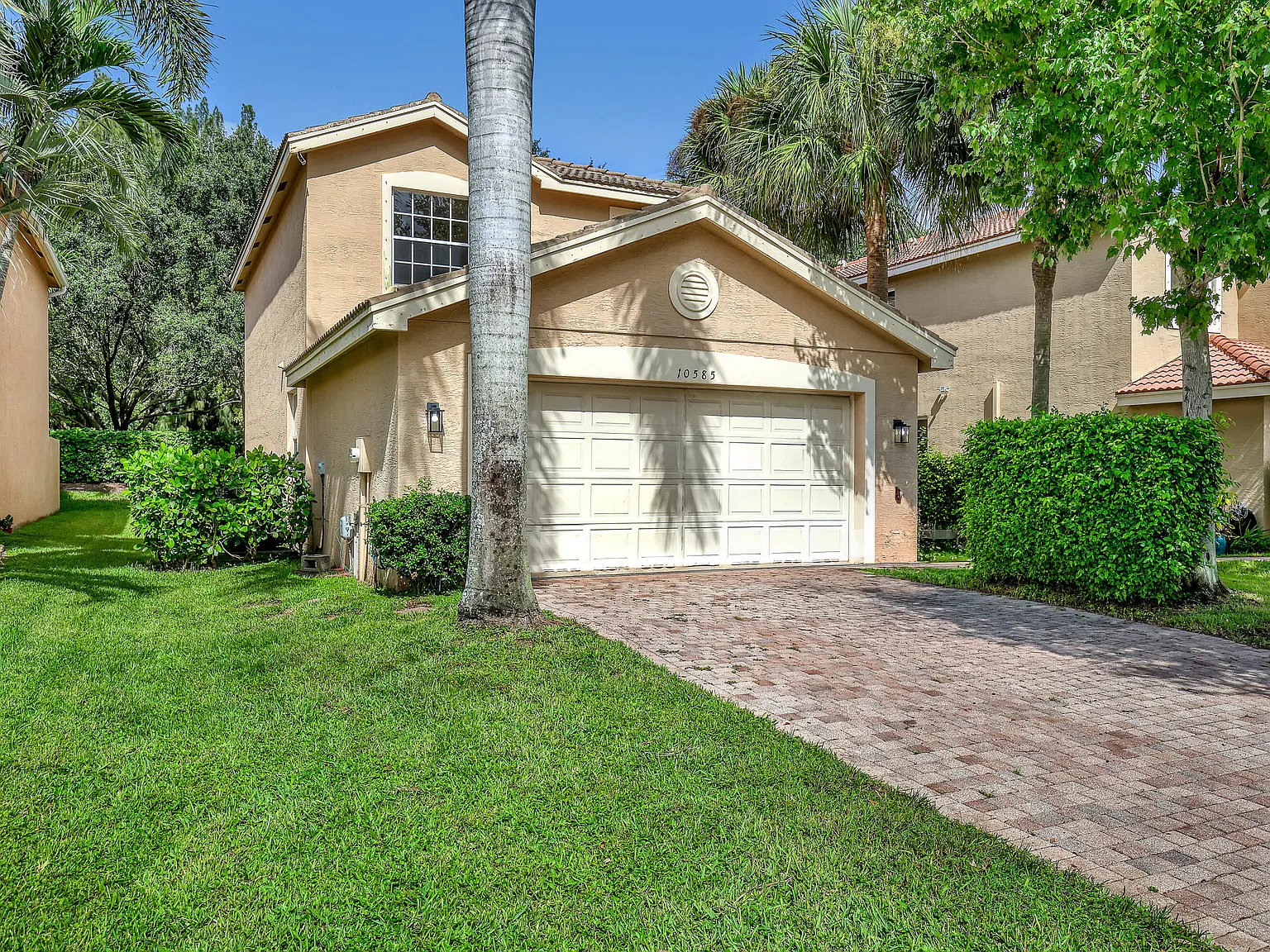 4 bed, 3.0 bath, 2065 sqft, $3,990 — Photo 1