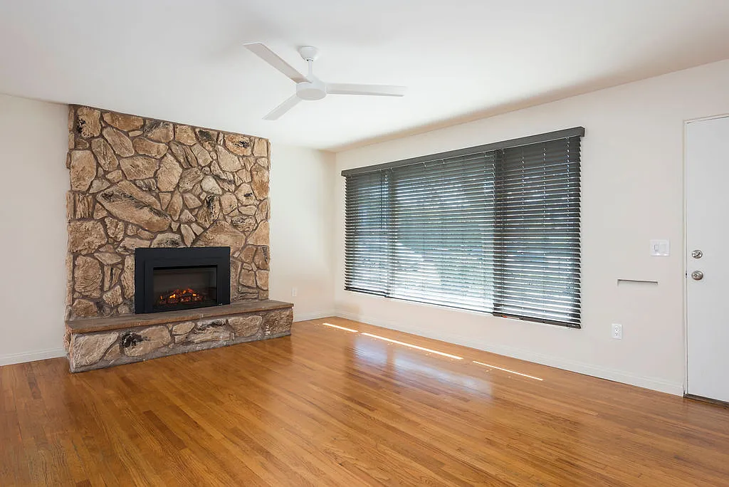 Building Photo - 952 Agate St #952