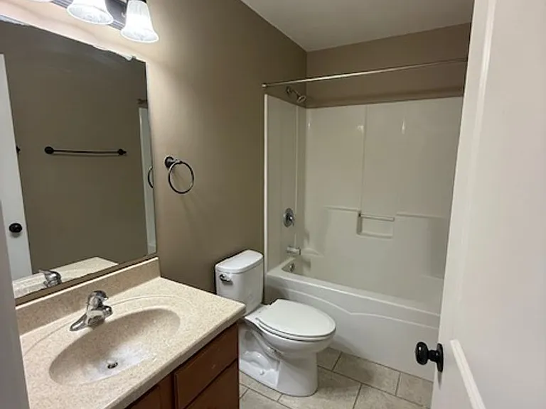 616 Wintergreen Dr — Photo 4