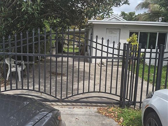 4th image of 399 NW 98th St