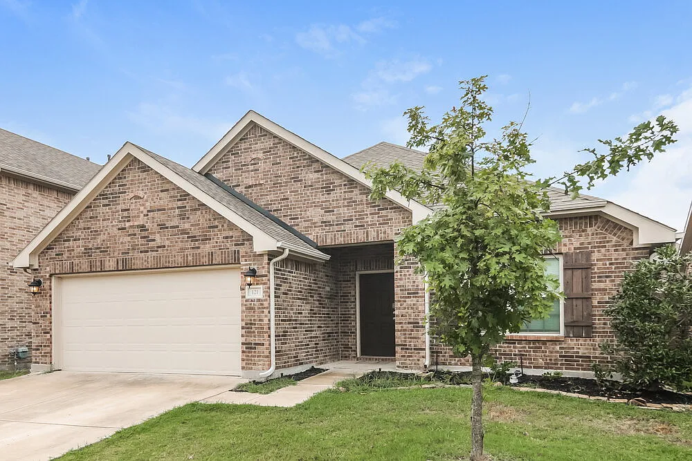 3 bed, 2.0 bath, 1878 sqft, $2,140 — Photo 3