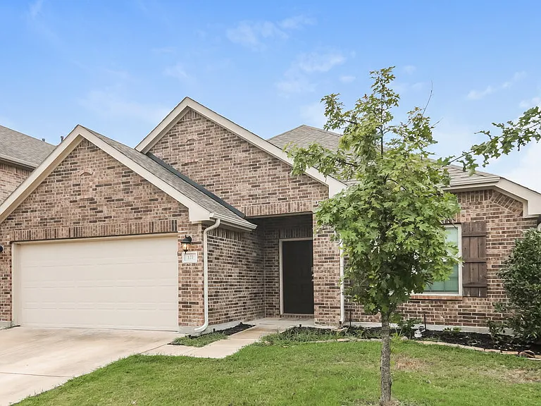 121 Pleasant Hill Ln — Photo 3