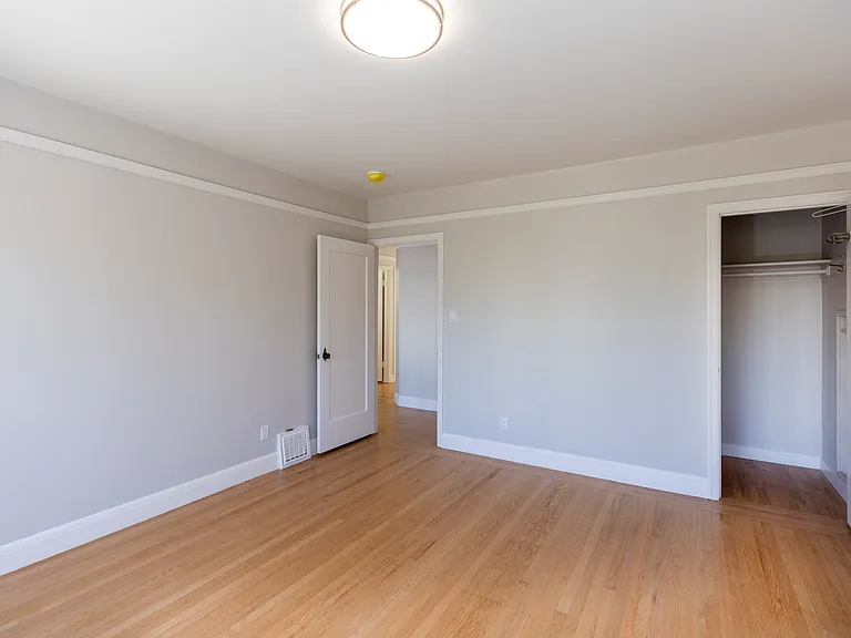 877 44th Ave — Photo 36