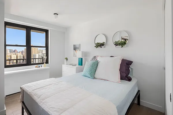 Sold by Compass | media 7