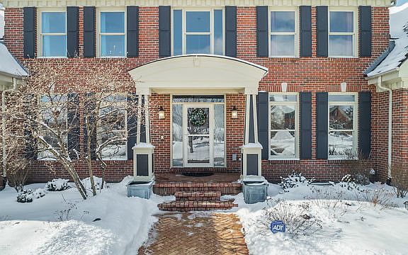 3rd image of 5N388 W Lakeview Cir