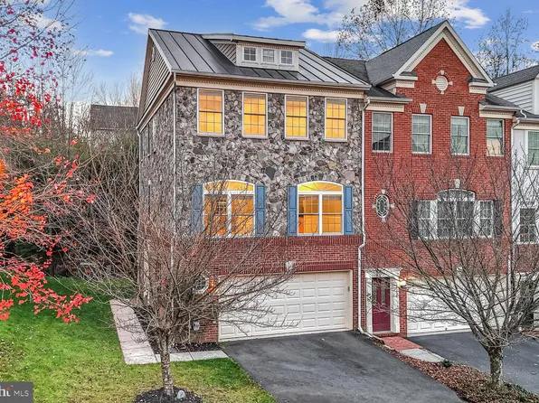 20354 Center Brook Sq, Sterling, VA 20165