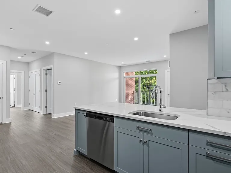 100 Smith St #1 — Photo 9