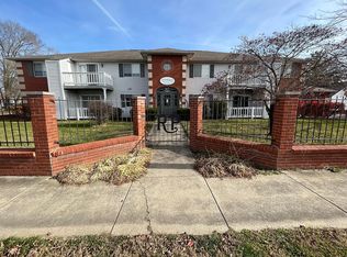 555 Chestnut St APT 1D, Columbus, IN 47201