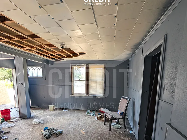 422 S Louisa St — Photo 5