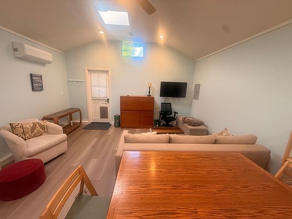 4th image of 472 Pettis Ave #476
