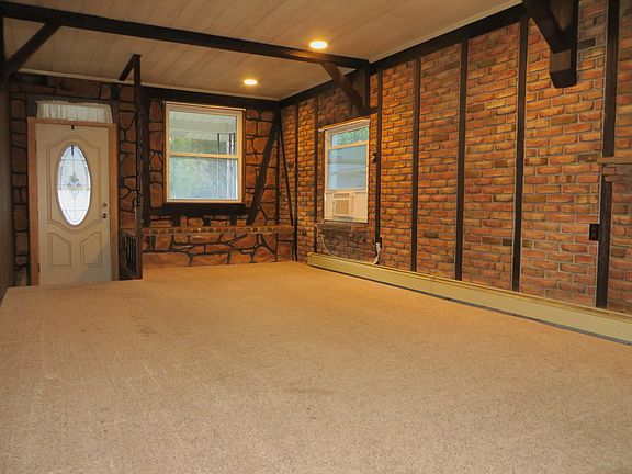 Family Rm - 23' x 11.5'