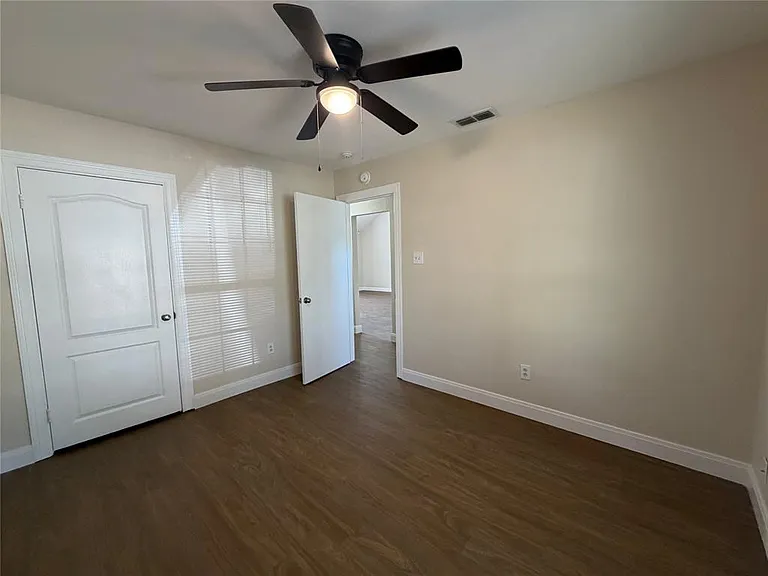 949 Reeves St — Photo 17