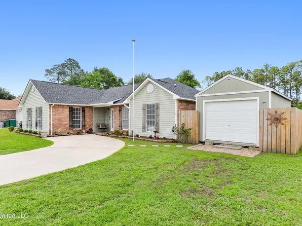 300 Woodward Dr, Ocean Springs, MS 39564