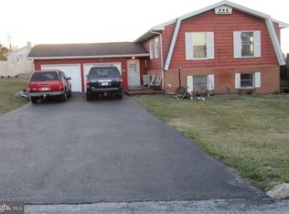 6021 Willow Spring Rd, Harrisburg, PA 17111