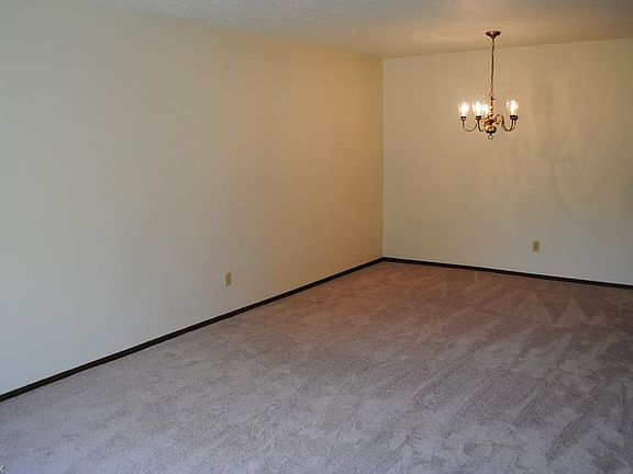 2nd image of 1920 King James Pkwy APT 17