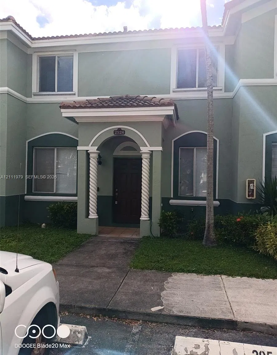 Shoma Townhomes At Keysco — Photo 1