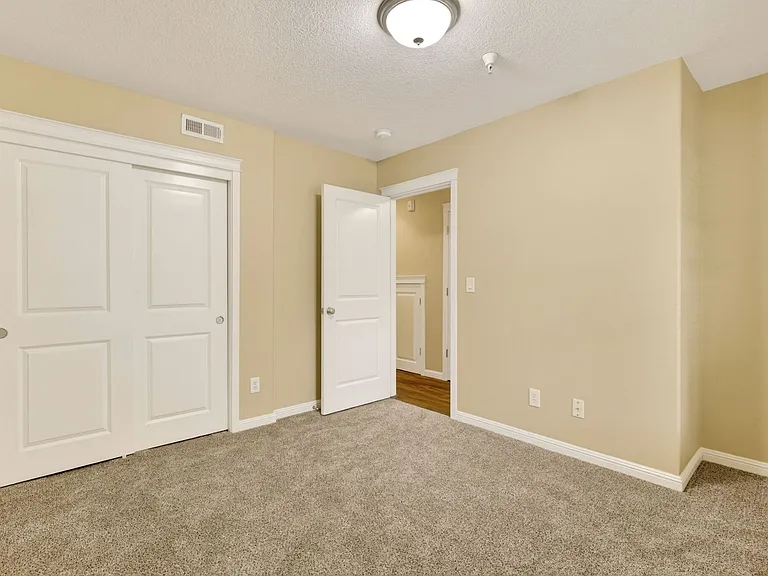 308-394 SW Eastman Pkwy — Photo 58