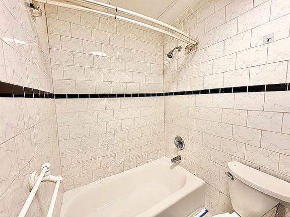 5th image of 497 Dekalb Ave #2