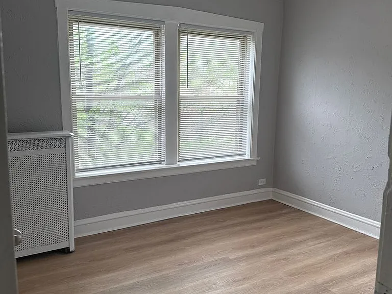 SPACIOUS 2 BEDROOM APARTMENTS AVAILABLE — Photo 31
