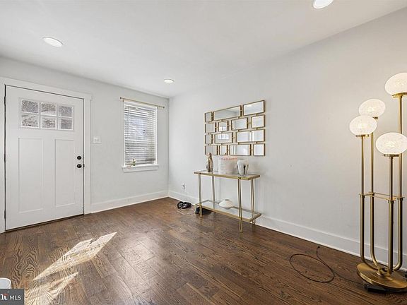 3rd image of 14 Maple St