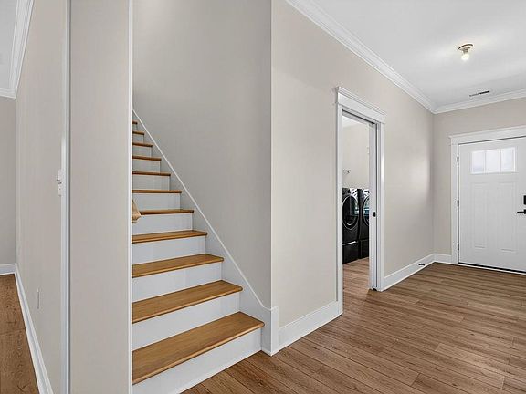 5th image of 235 Lindburgh Dr