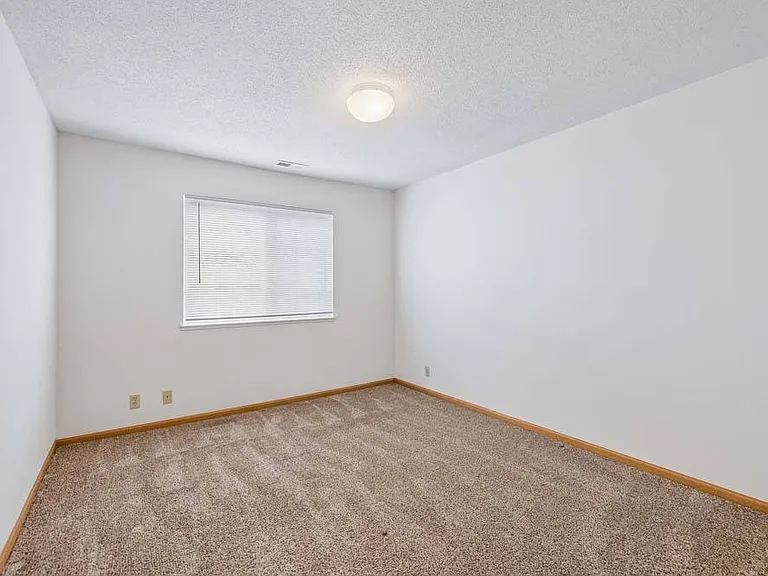 Highland View Apartments — Photo 235