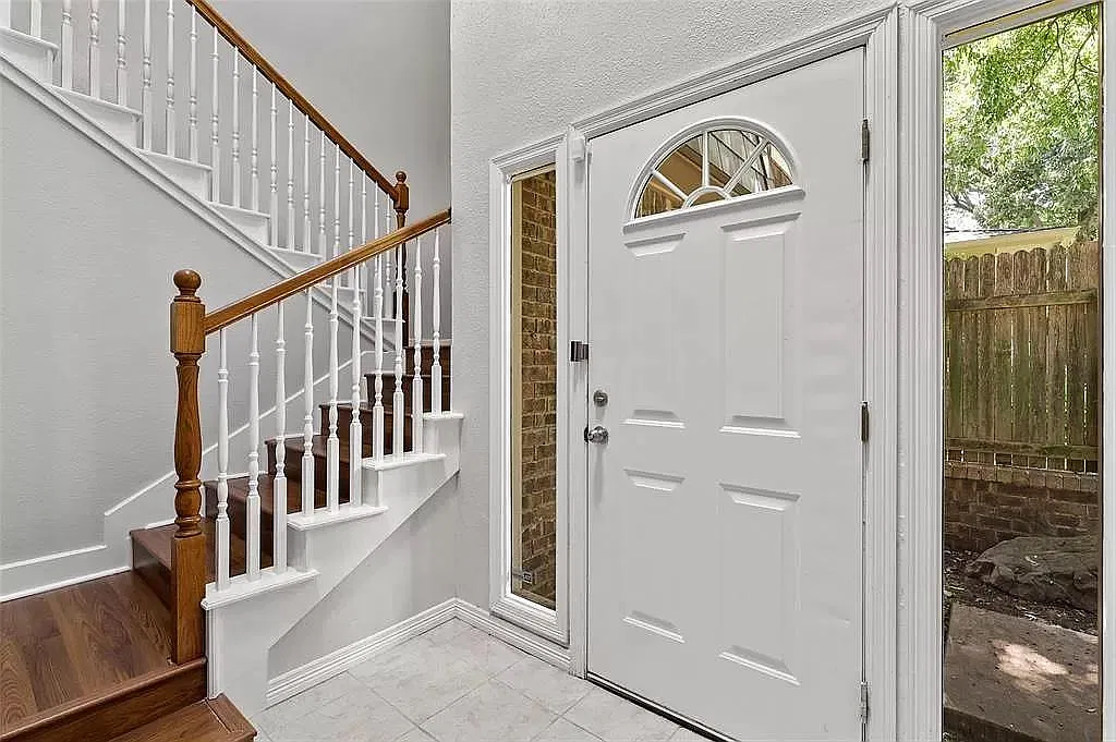 1823 Hillcrest St — Photo 4