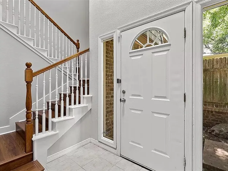 1823 Hillcrest St — Photo 4