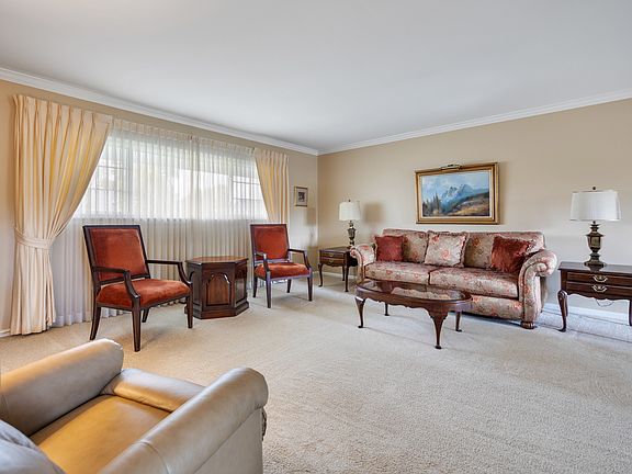 3rd image of 215 Parkchester Rd