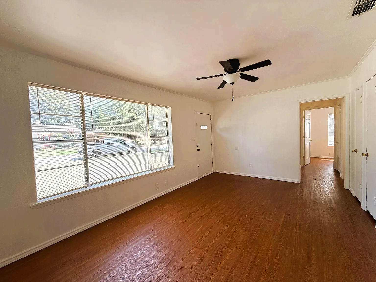 3 bed, 1.0 bath, 1245 sqft, $1,250 — Photo 3