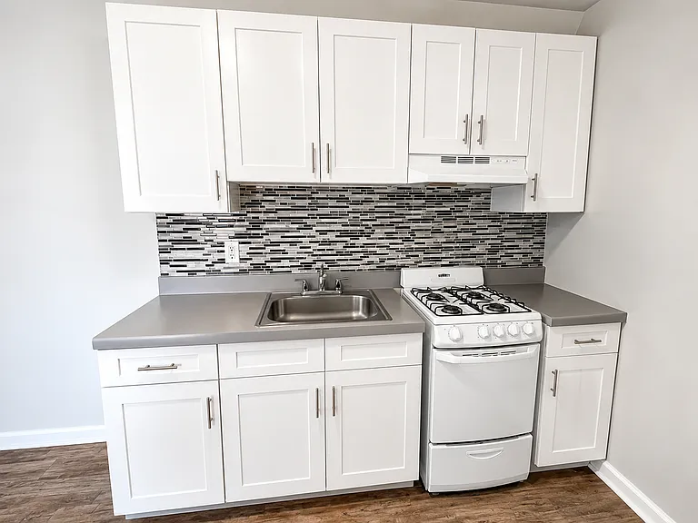 392 Stuyvesant Ave #20A — Photo 1