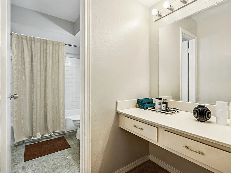 4002 Georgetown Dr — Photo 10