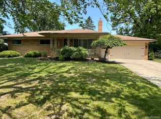 5633 Debra Rd, Utica, MI 48316