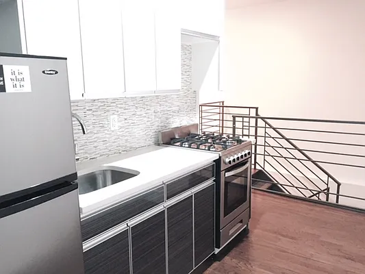 Rented by Premier Metro Realty Corp | media 4