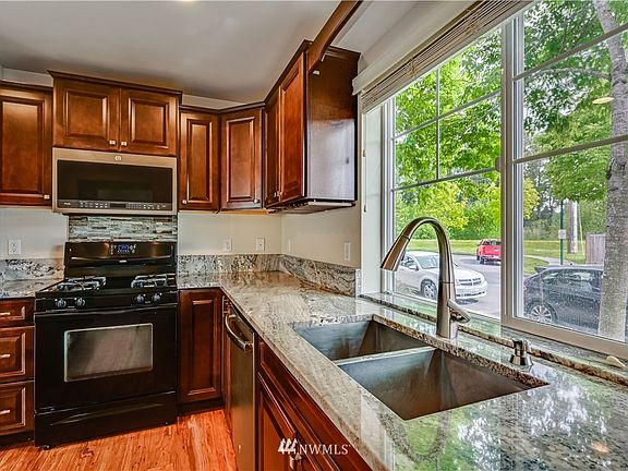 5th image of 1435 32nd St NE