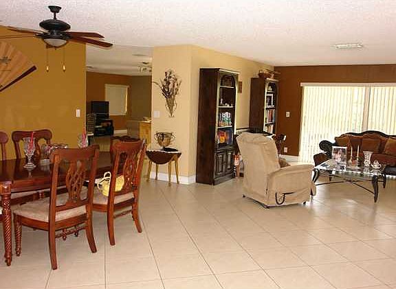3rd image of 360 Golfview Dr
