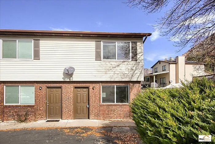 870 N Jackson Ave #8 — Photo 4