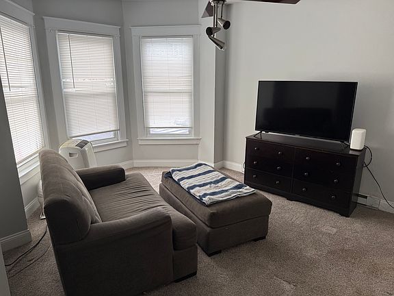 3rd image of 599 1/2 N Plum St #2