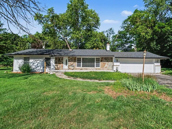24900 N Cromwell Dr, Franklin, MI 48025